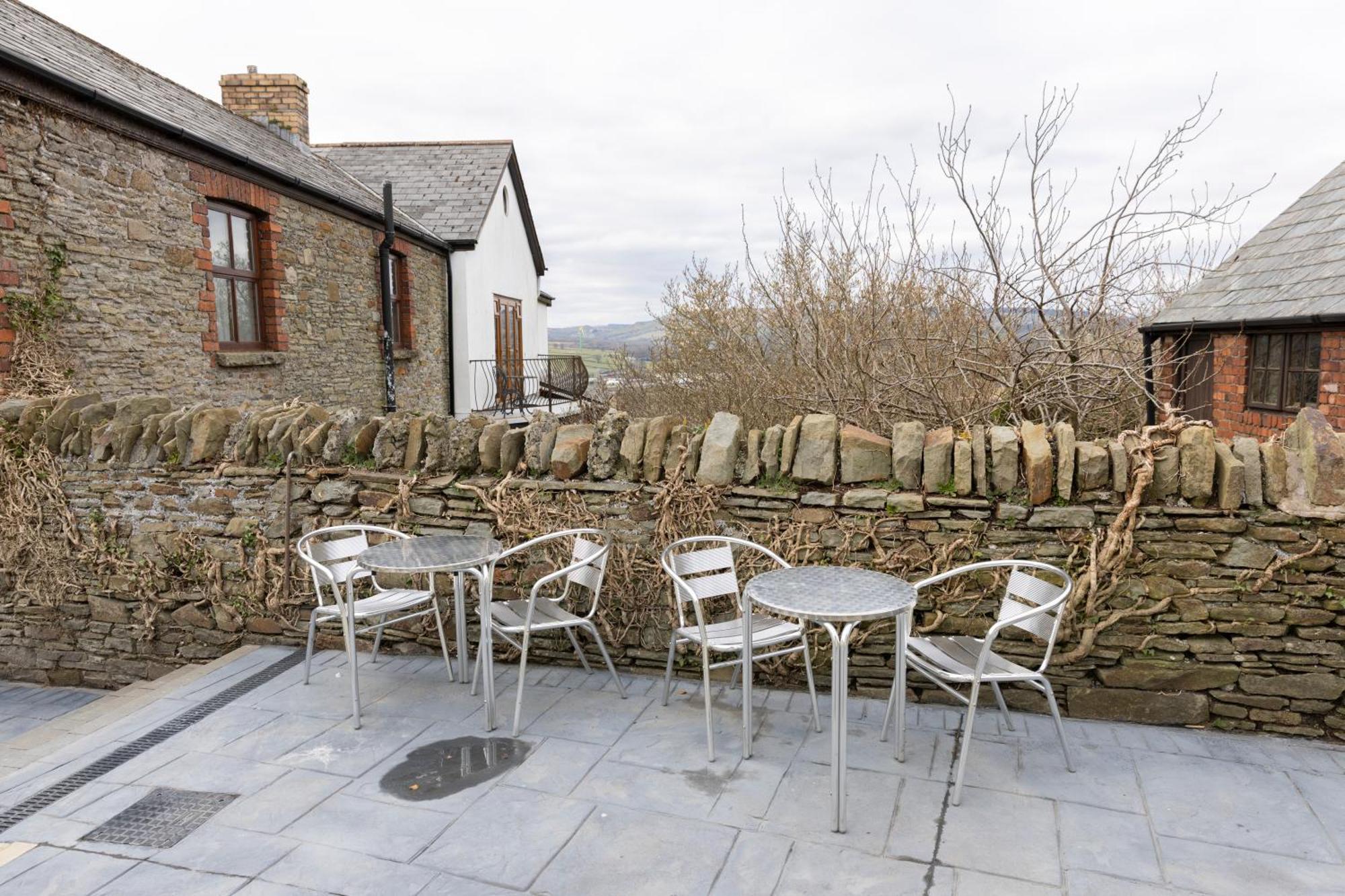 The Bear Inn Llantrisant  Zewnętrze zdjęcie