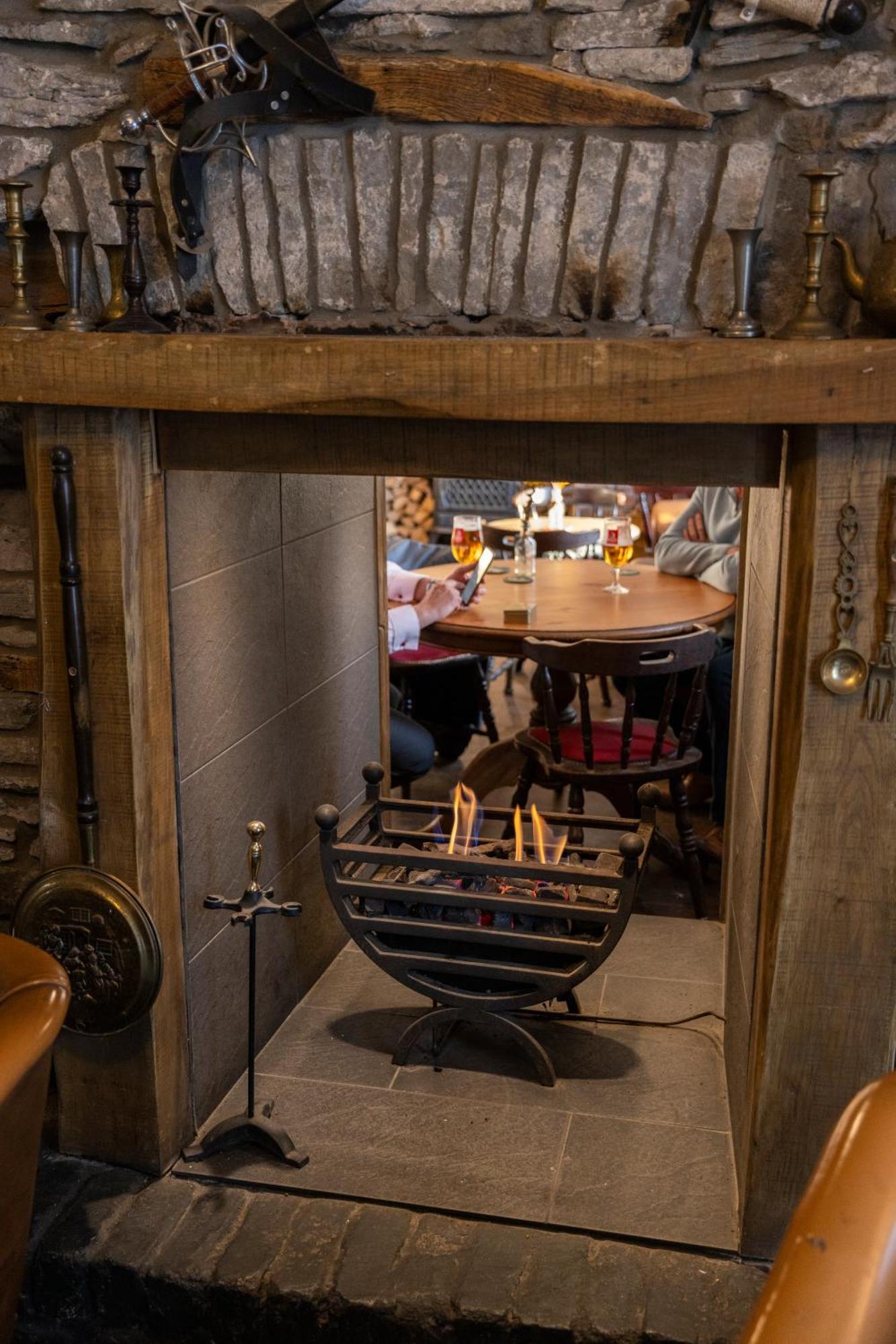 The Bear Inn Llantrisant  Zewnętrze zdjęcie