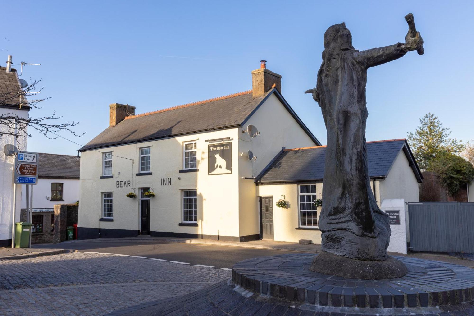 The Bear Inn Llantrisant  Zewnętrze zdjęcie