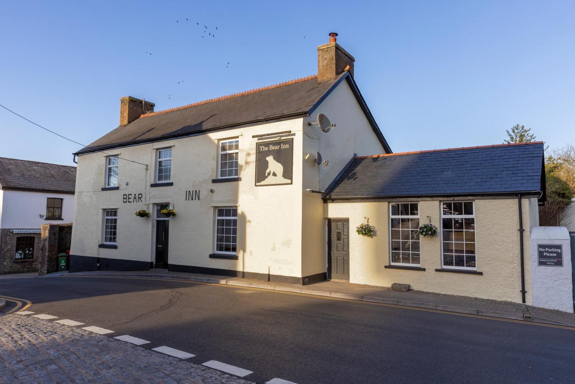 The Bear Inn Llantrisant  Zewnętrze zdjęcie